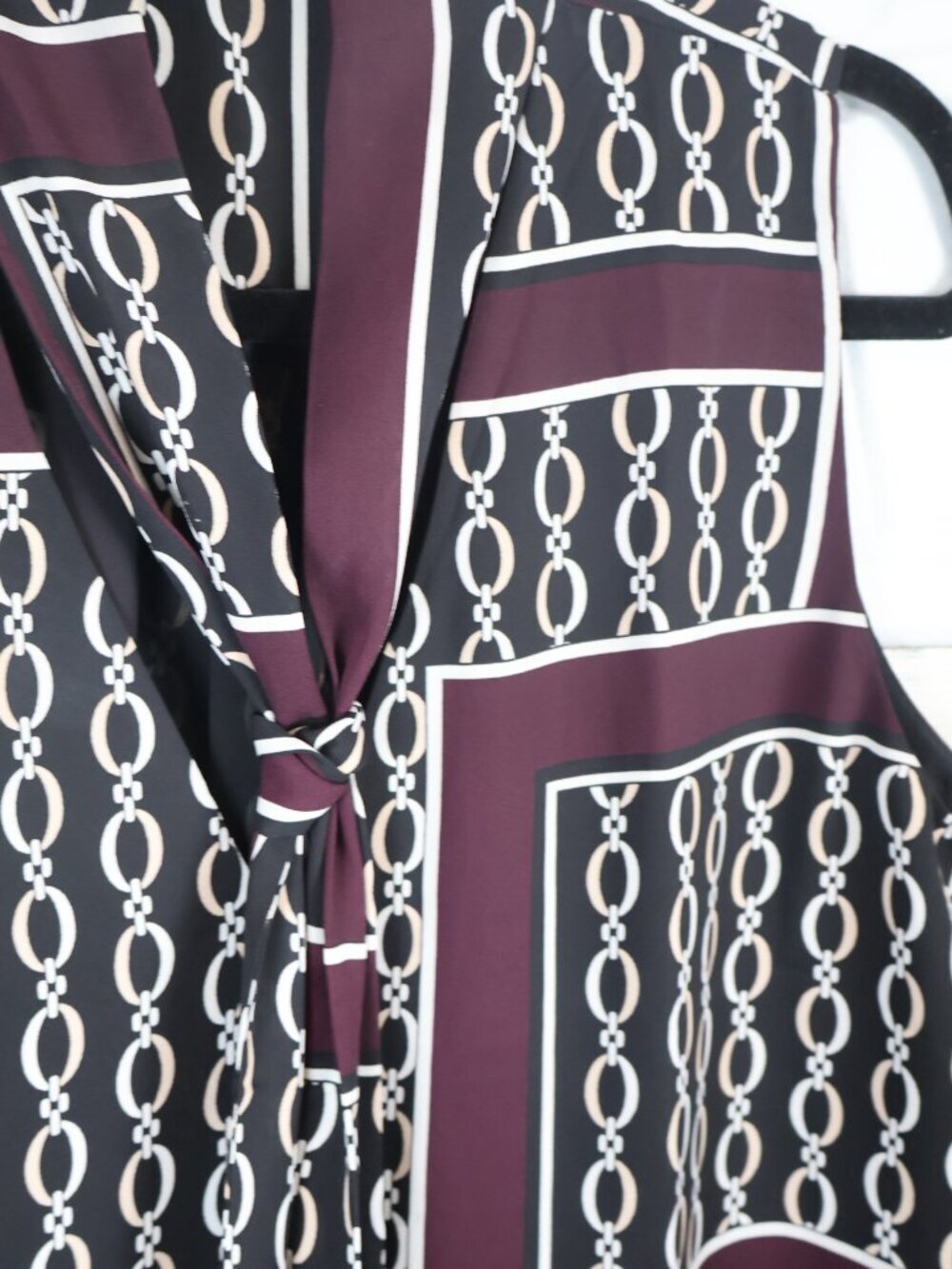 Ann Taylor Chain Print Sleeveless Tie Neck Blouse XL. - Picture 2 of 3